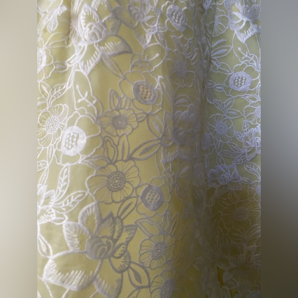 Beautiful Karen Miller light yellow dress with flowers lace design